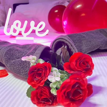 L'Escale Balneo'Romantique - Loveroom - Jacuzzi & Petit Dejeuner Villiers-sur-Marne Eksteriør bilde