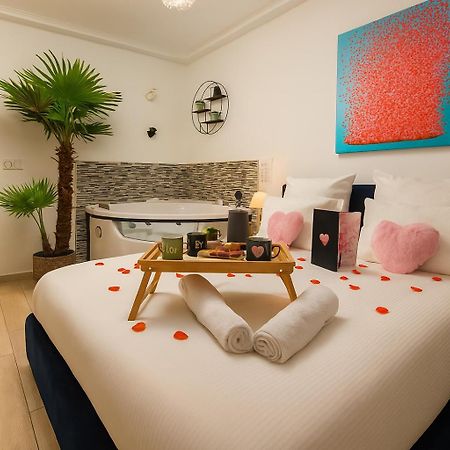 L'Escale Balneo'Romantique - Loveroom - Jacuzzi & Petit Dejeuner Villiers-sur-Marne Eksteriør bilde