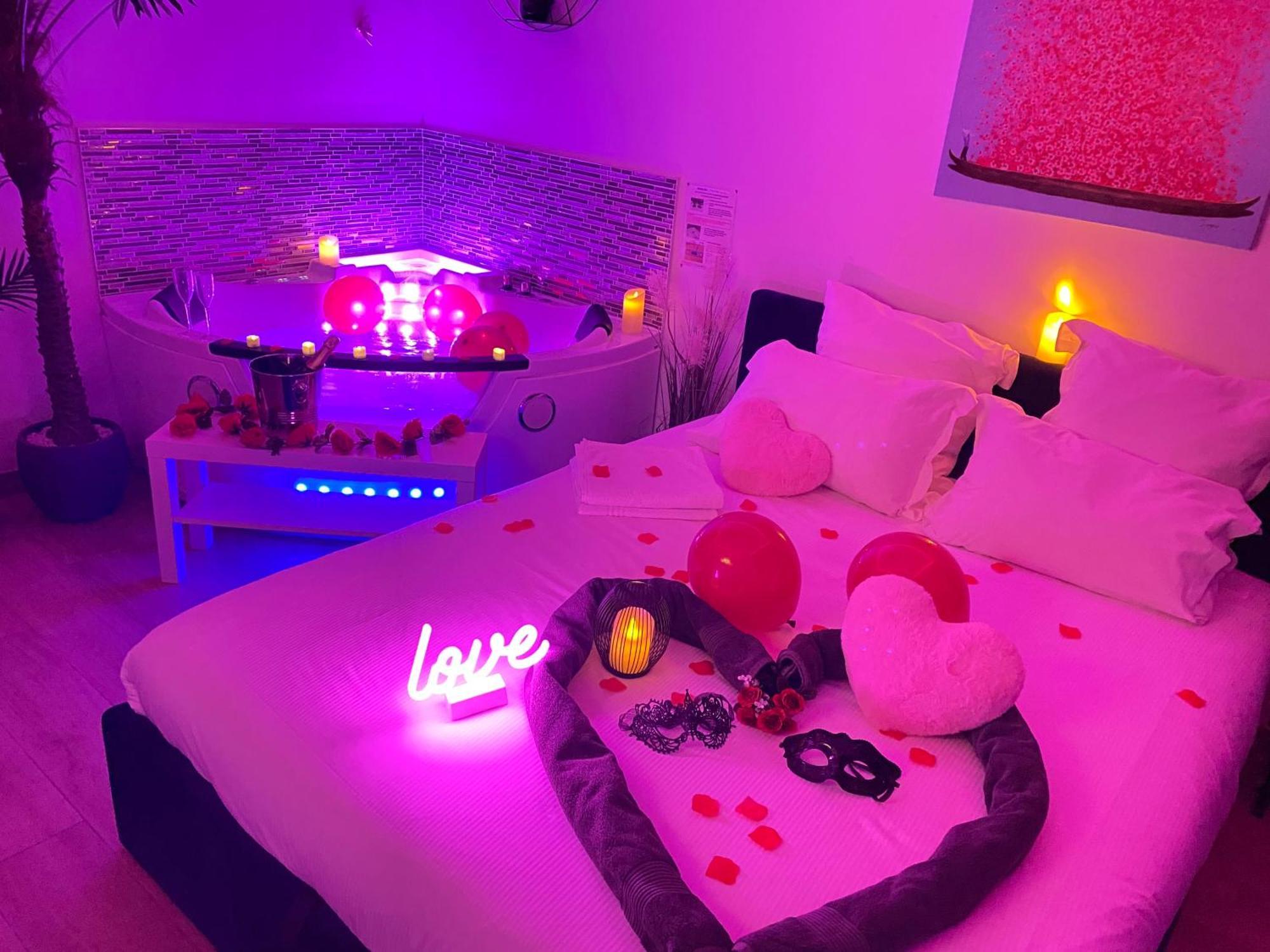 L'Escale Balneo'Romantique - Loveroom - Jacuzzi & Petit Dejeuner Villiers-sur-Marne Eksteriør bilde