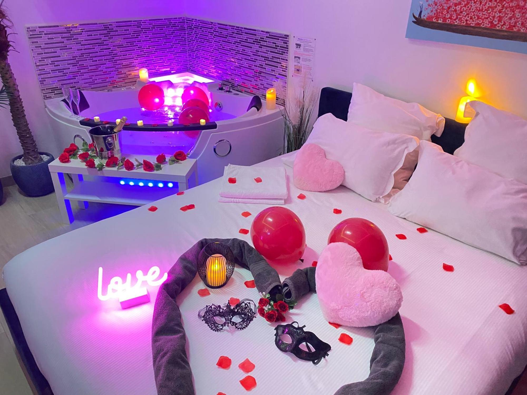 L'Escale Balneo'Romantique - Loveroom - Jacuzzi & Petit Dejeuner Villiers-sur-Marne Eksteriør bilde
