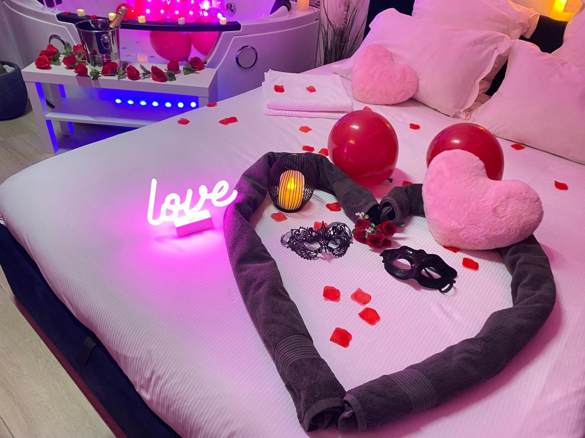 L'Escale Balneo'Romantique - Loveroom - Jacuzzi & Petit Dejeuner Villiers-sur-Marne Eksteriør bilde